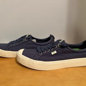 EUC Cariuma OCA Navy Suede Low Top Sneakers Size 8 Mens/ 9.5 Women's.